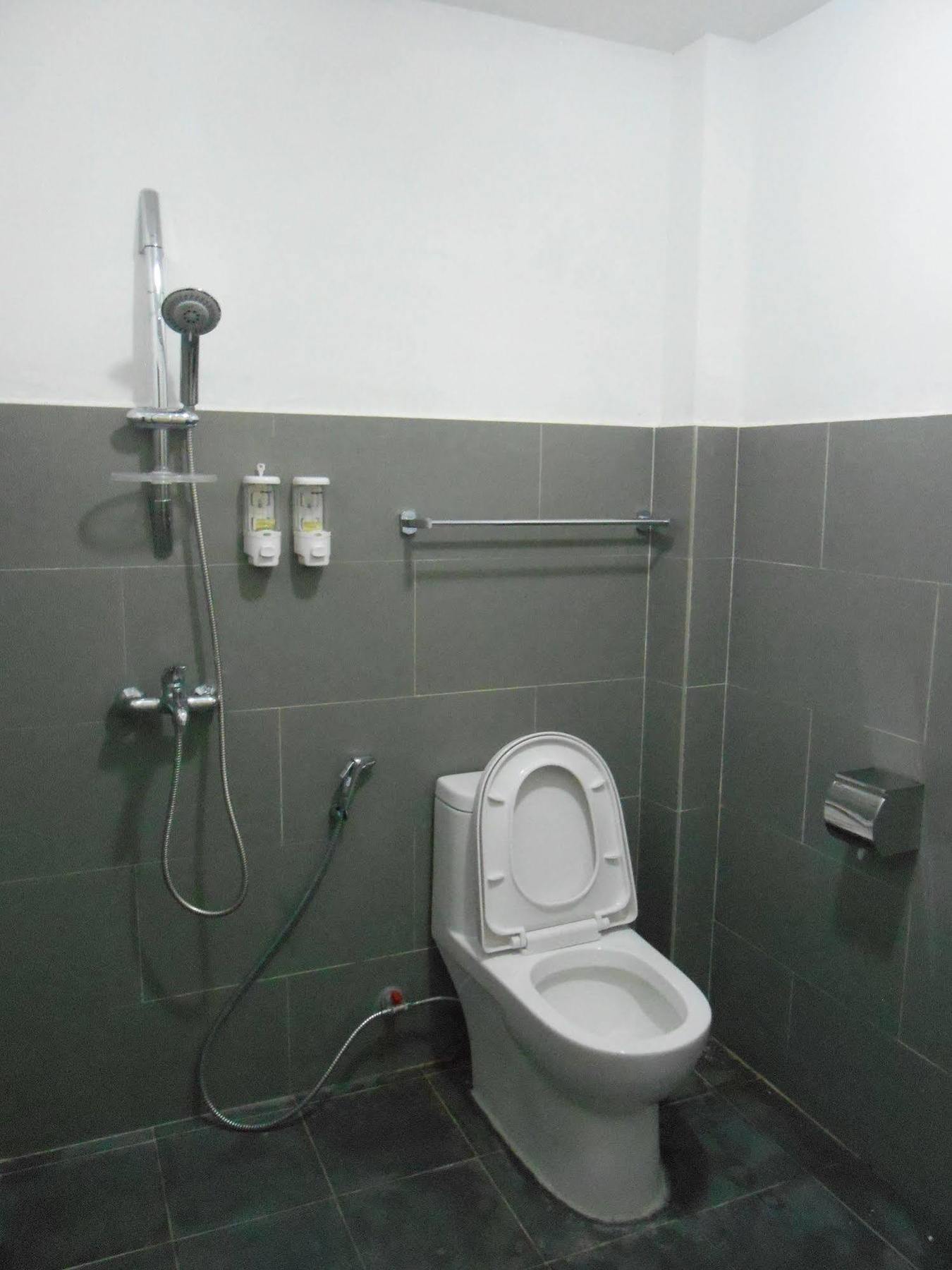 Four Rivers Youth Hostel 仰光 外观 照片