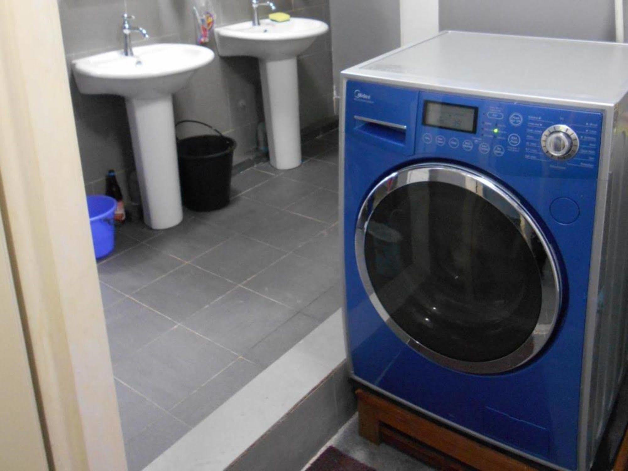 Four Rivers Youth Hostel 仰光 外观 照片