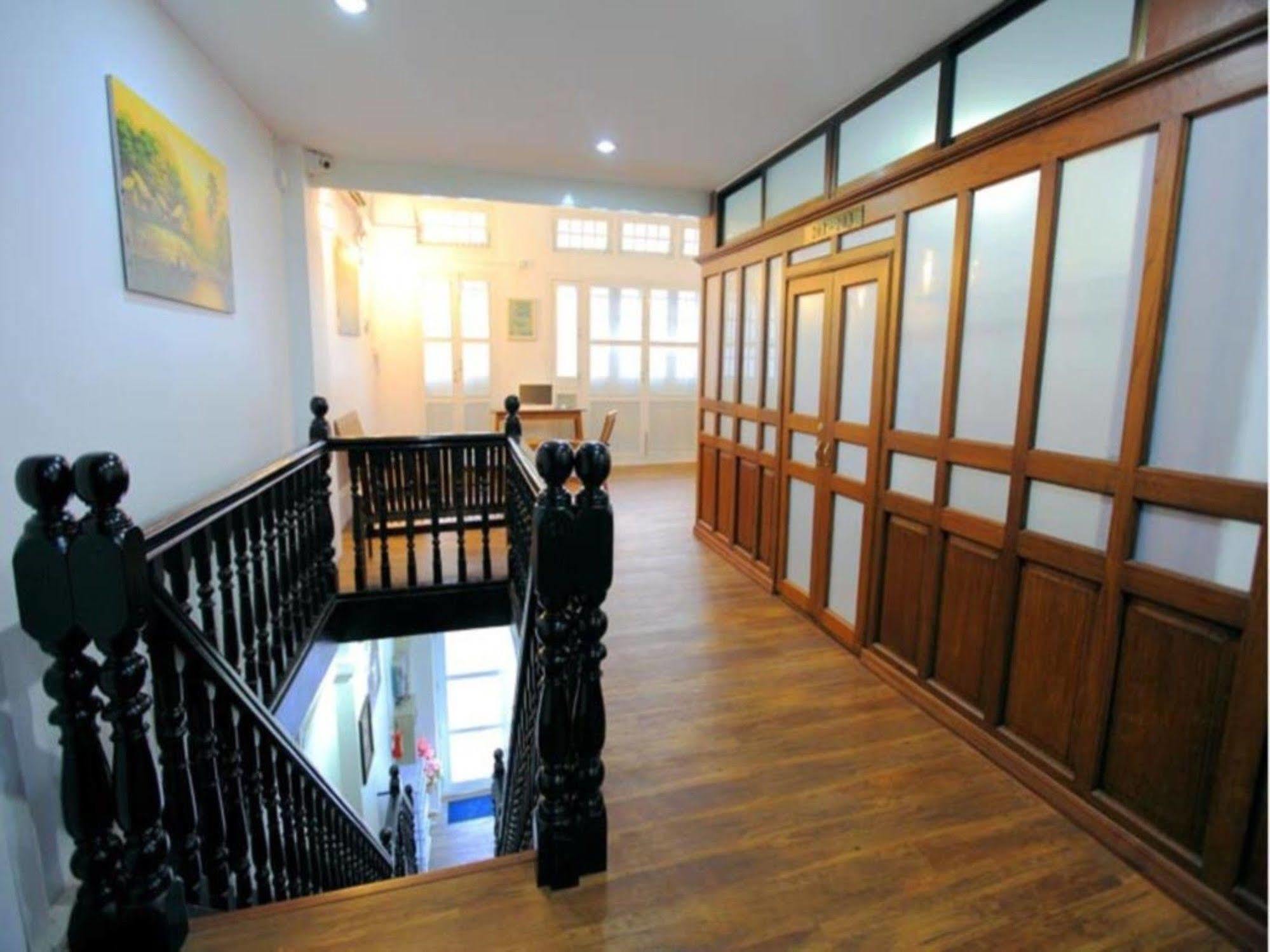 Four Rivers Youth Hostel 仰光 外观 照片